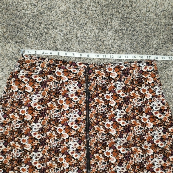 Arizona Jean Co| Floral Retro Corduroy Skirt with Zipper and Pockets - Picture 3 of 5